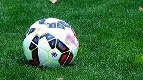 暖城足球盛宴：双组别赛事激情开战，球迷球员同享绿茵欢乐时光