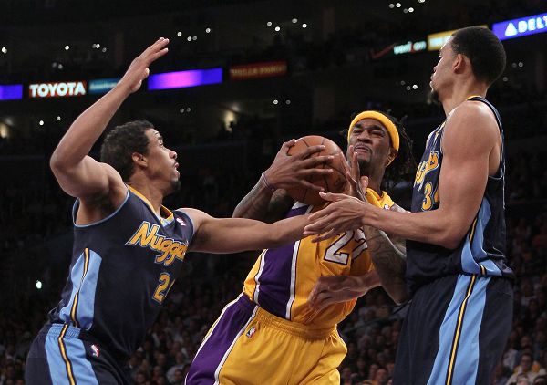 而是背後深 而是背後深